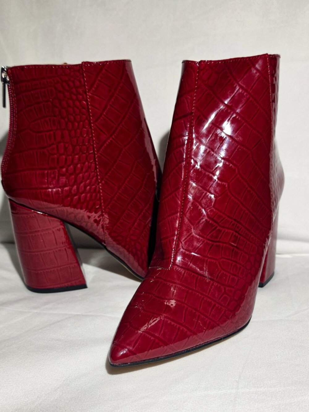 Vince Camuto Benedie Pointed Toe Croc Red Block Heel Boots Womens Size 8